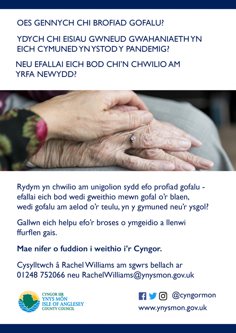 Ynys Môn yn lansio ymgyrch recriwtio brys am ofalwyr