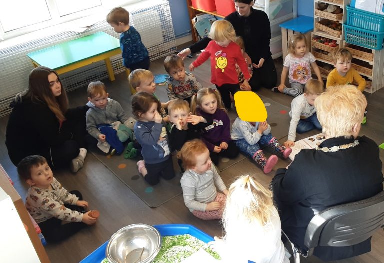 Ser Bach Nursery – visit from the Town Mayor